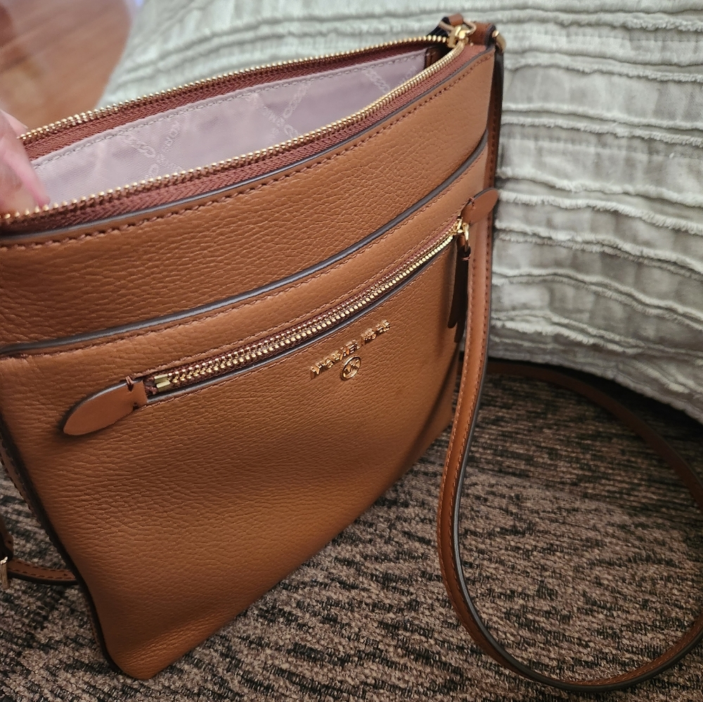 Michael Kors Jet Set Charm North/South Flat Crossbody